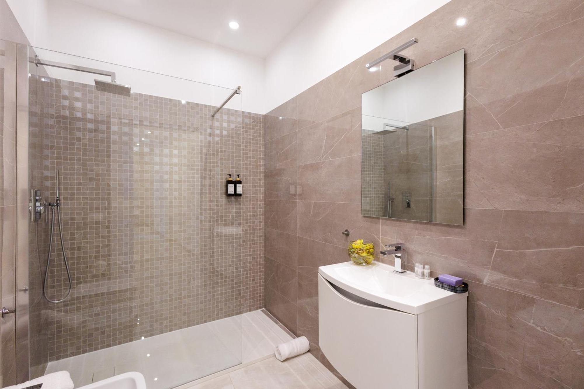 Genoa Lux Apartments With Parking Екстериор снимка