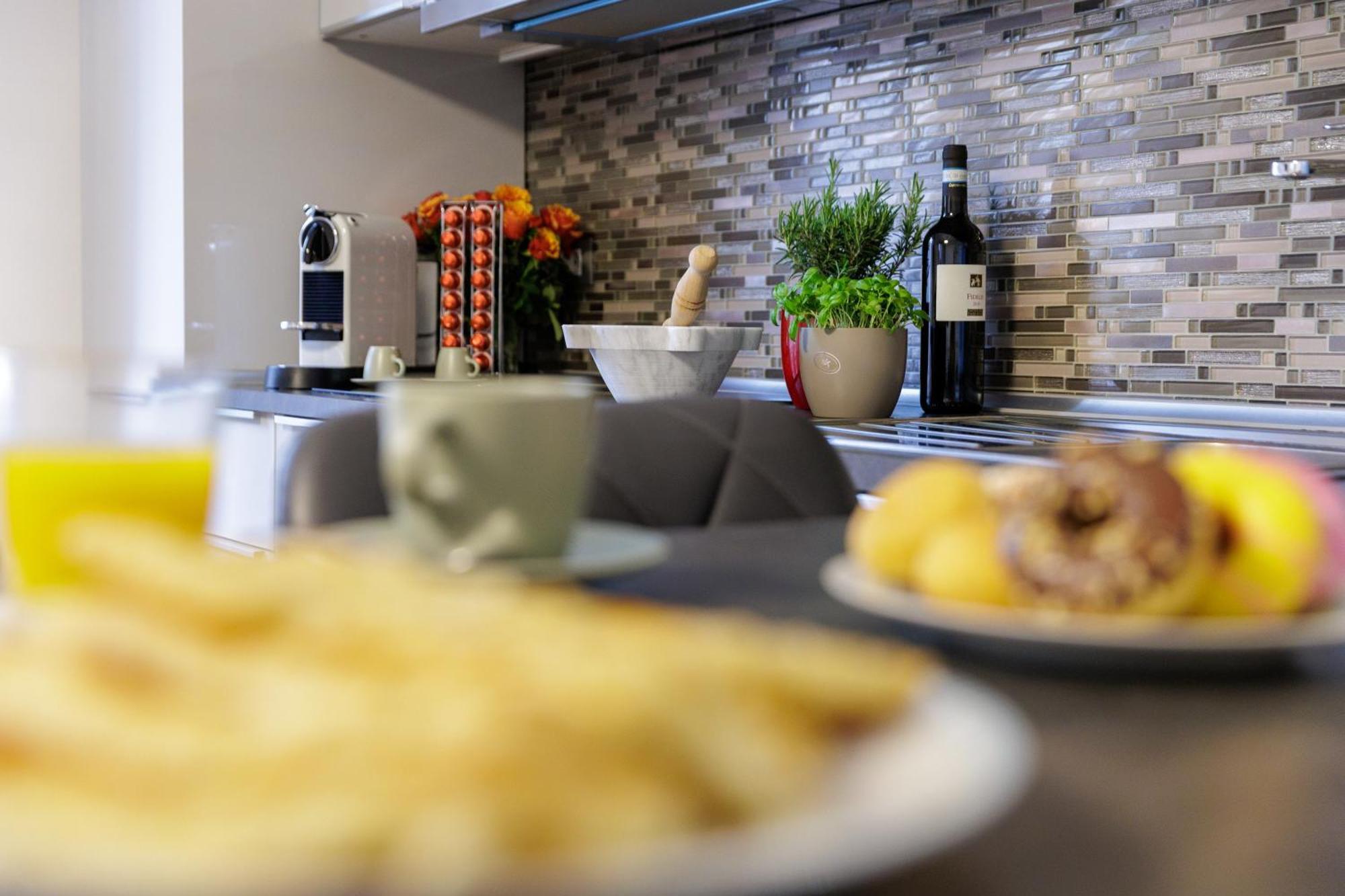 Genoa Lux Apartments With Parking Екстериор снимка