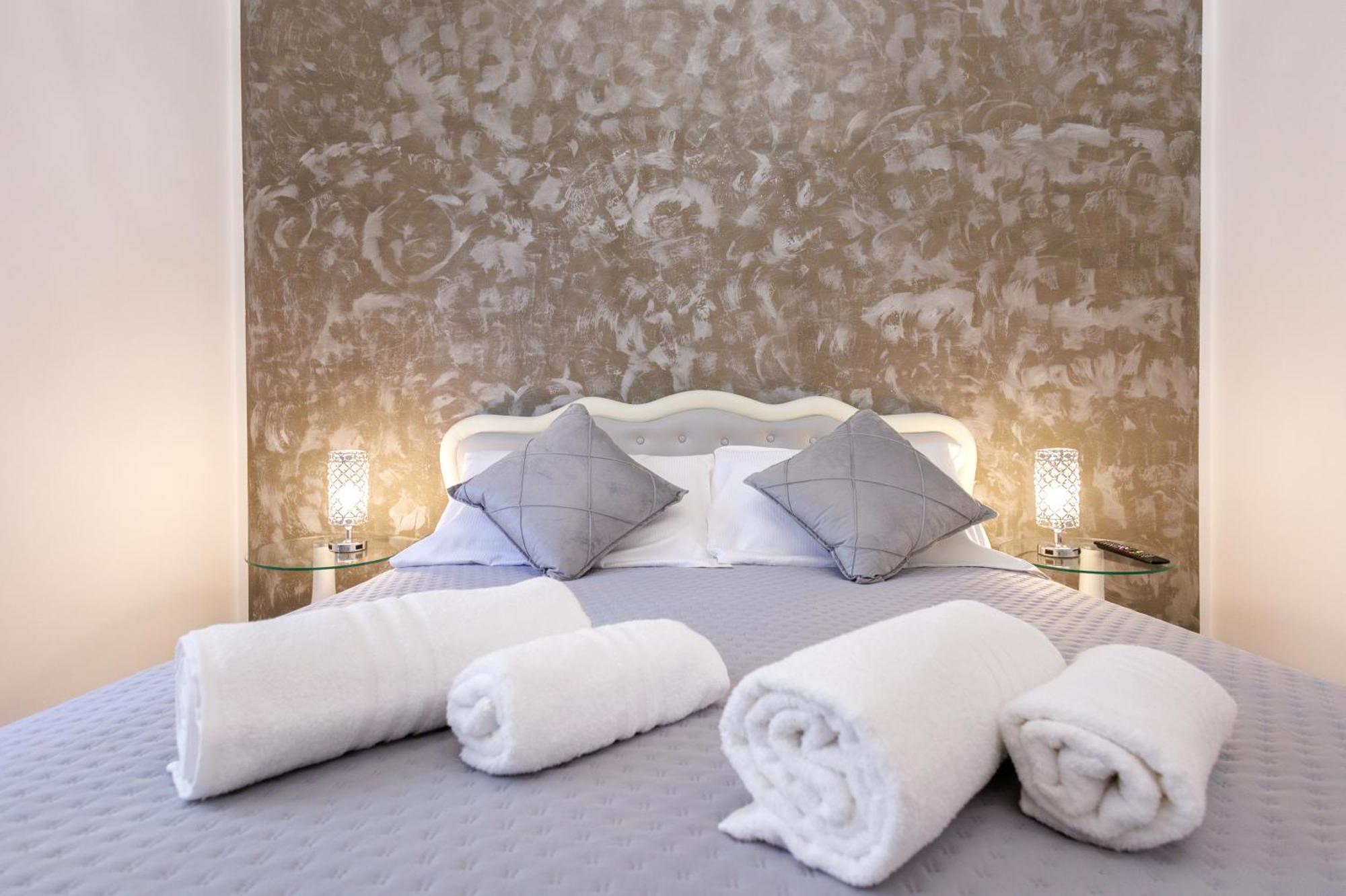 Genoa Lux Apartments With Parking Екстериор снимка