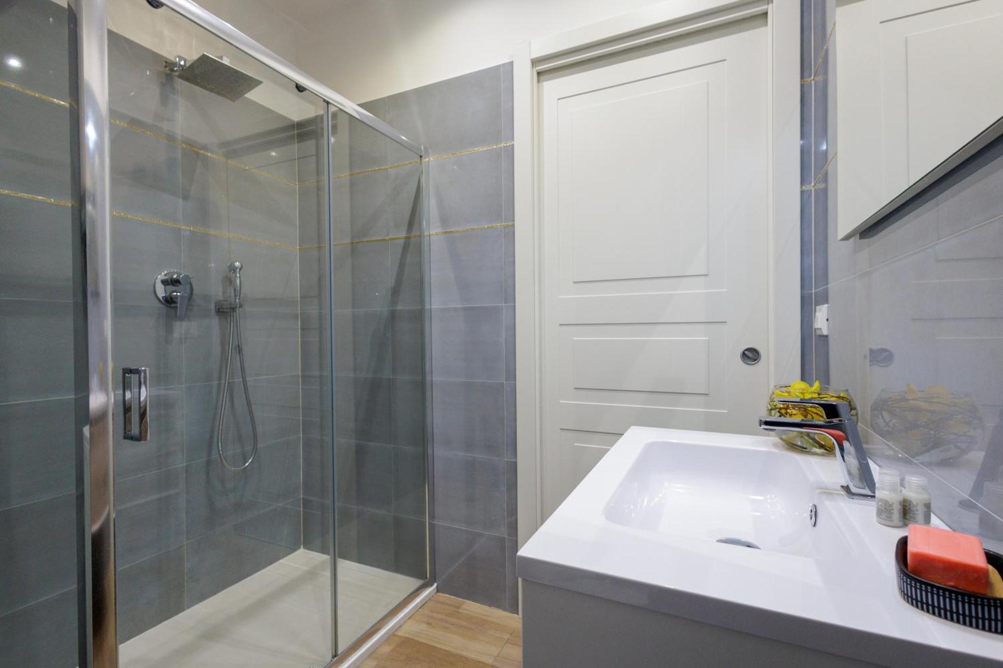 Genoa Lux Apartments With Parking Екстериор снимка